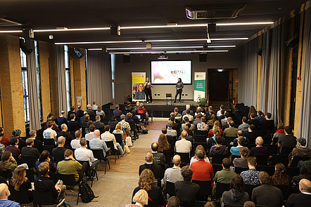 Menschen auf der ecoCompute 2025