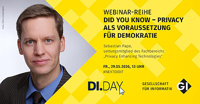 Sharepic für das Webinar „Did you know – Privacy als Voraussetzung für Demokratie“ mit Sebastian Pape, Leitungsmitglied des Fachbereichs „Privacy Enhancing Technologies“. Links im Bild ist ein Portrait von Sebastian Pape vor einem grauen Hintergrund. Er lächelt ernst in die Kamera. Er trägt ein blaues Hemd und ein dunkelgraues Sakko und hat kurze, blonde Haare.