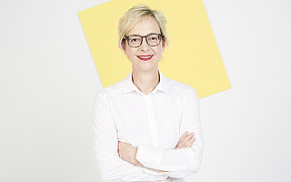 Portrait von Christine Regitz vor GI-Hintergrund
