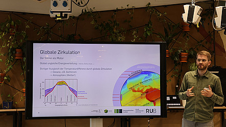 Impression des Workshops: Eine Person hält einen Vortrag