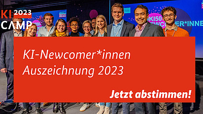 Auf einem Foto sind die KI-Newcomer und Newcomerinnen von 2019 nach ihrer Preisverleihung. Darüber steht der Text: "Jetzt abstimmen".